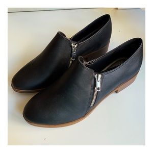 American Eagle Black Low Cut Ankle Booties